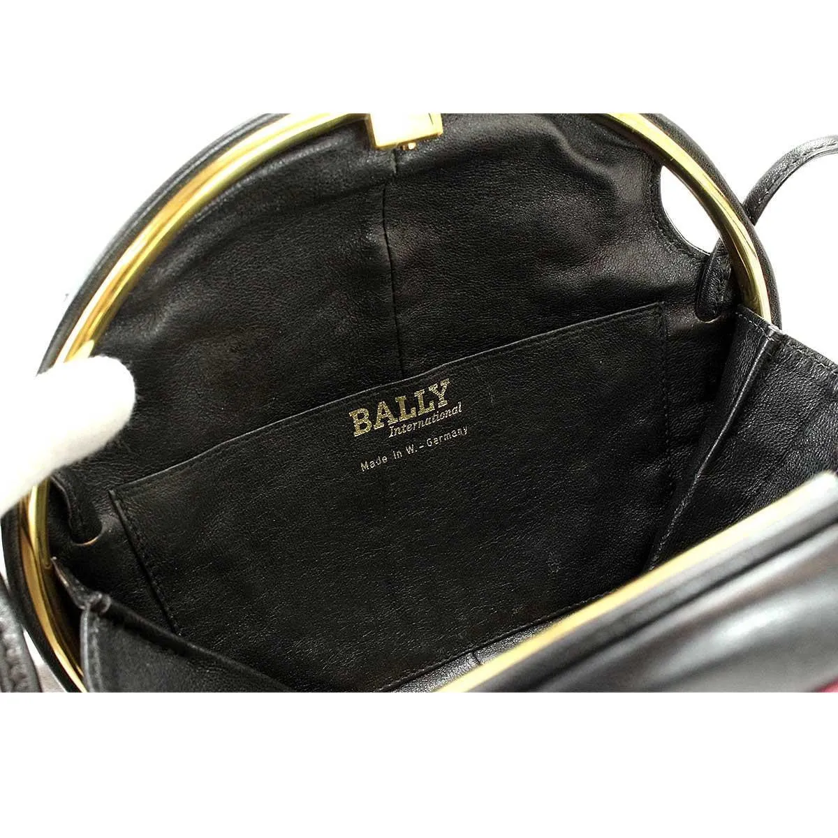 1980s. Vintage BALLY cute duck design black leather and pink ostrich leather combi round shoulder bag, clutch purse. Made in West Germany.