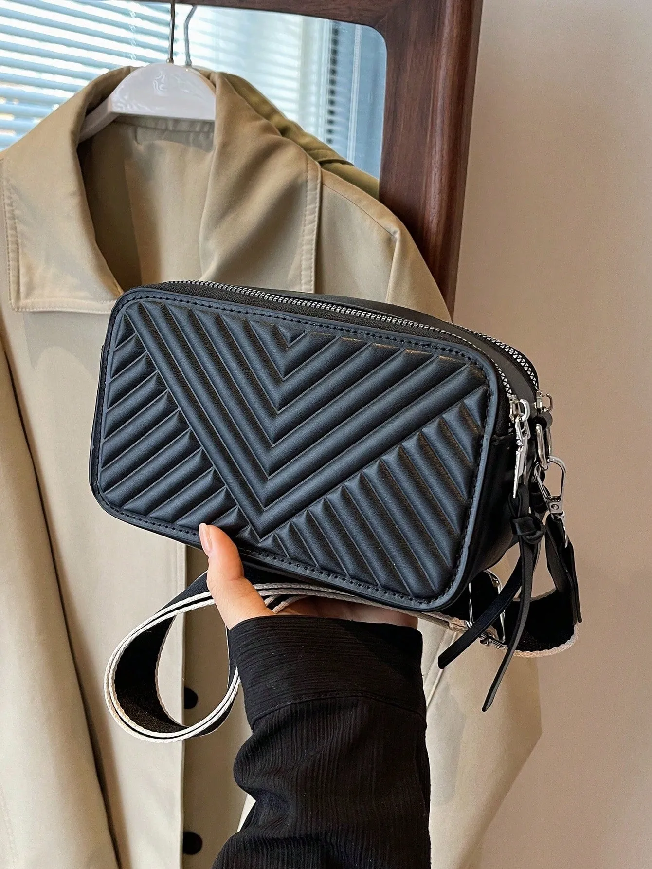 1pc Wide Strap Solid Color Pu Shoulder Bag