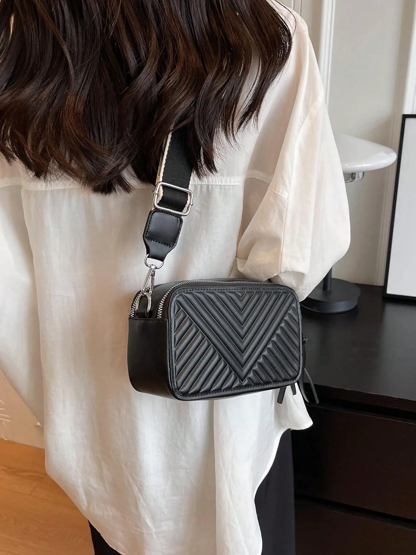 1pc Wide Strap Solid Color Pu Shoulder Bag