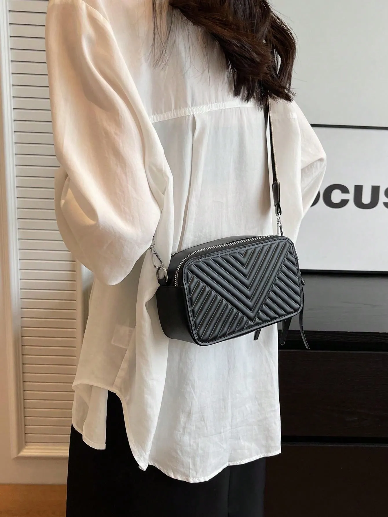 1pc Wide Strap Solid Color Pu Shoulder Bag