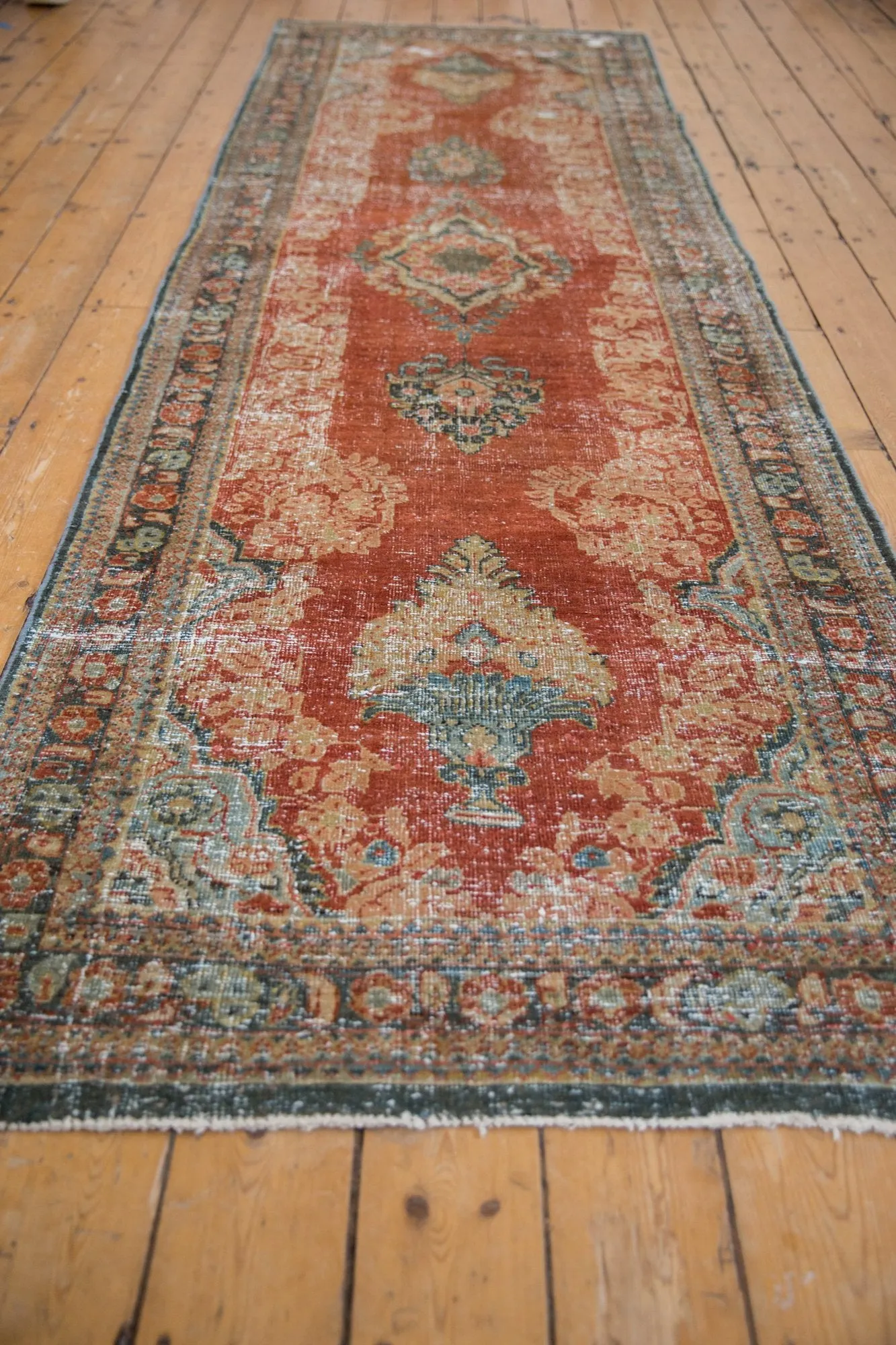 3.5x11.5 Vintage Distressed Mahal Rug Runner