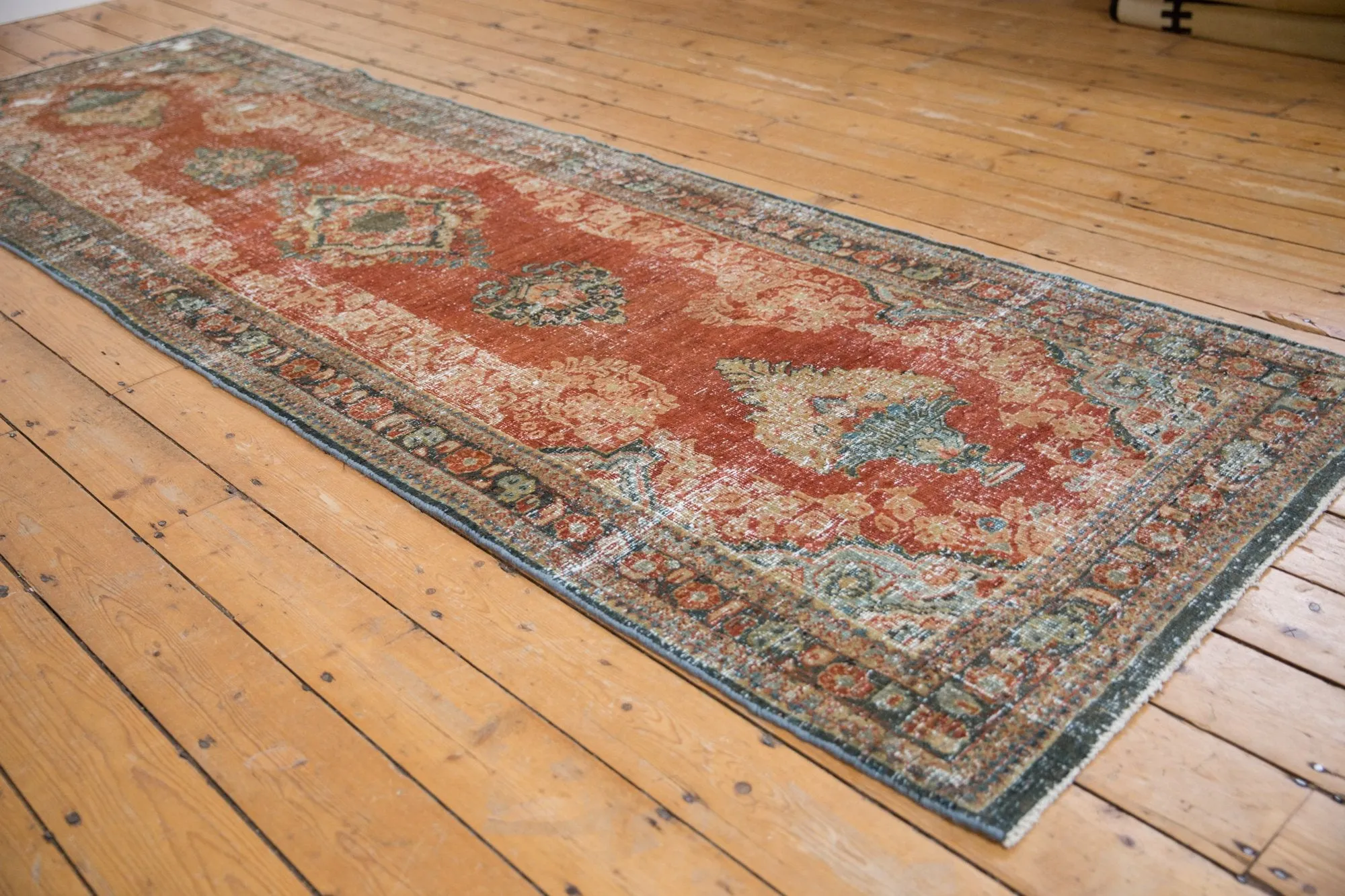 3.5x11.5 Vintage Distressed Mahal Rug Runner