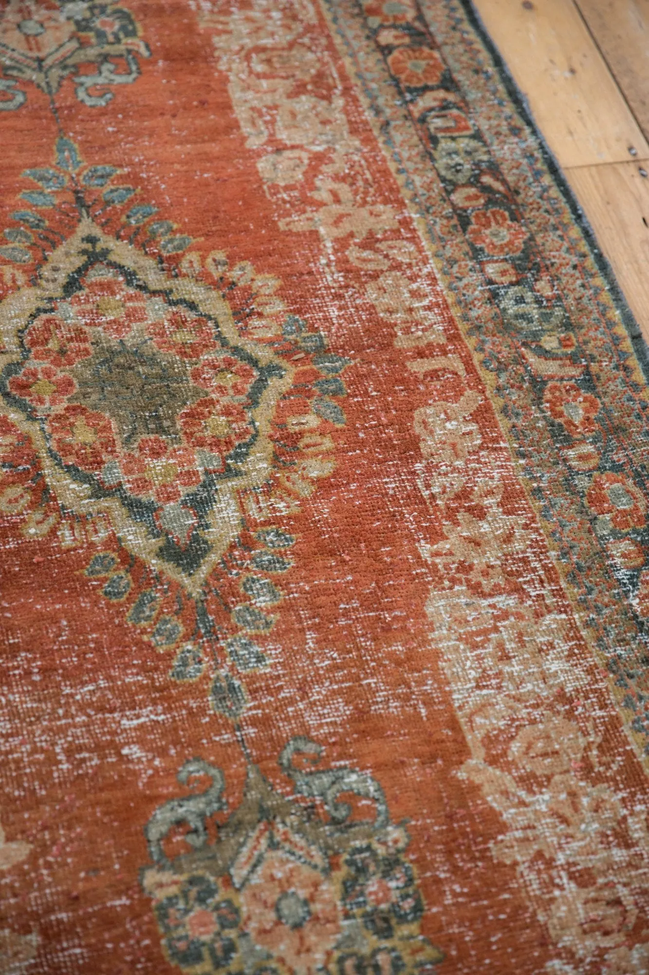 3.5x11.5 Vintage Distressed Mahal Rug Runner