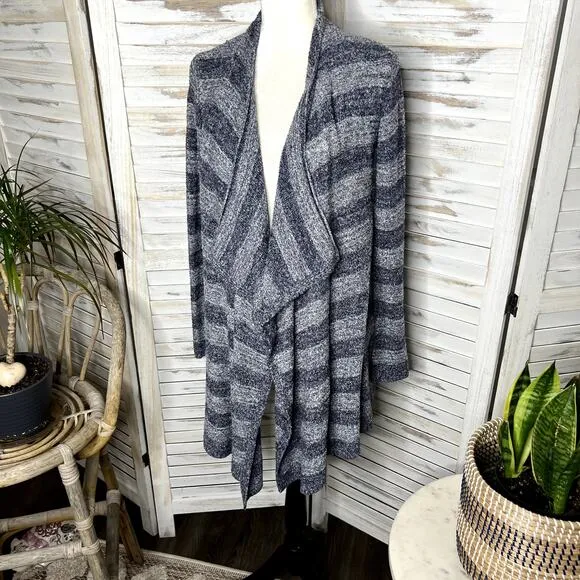 BAREFOOT DREAMS Women's S M Cozy Chic Calypso Island Wrap Cardigan Navy Stripe