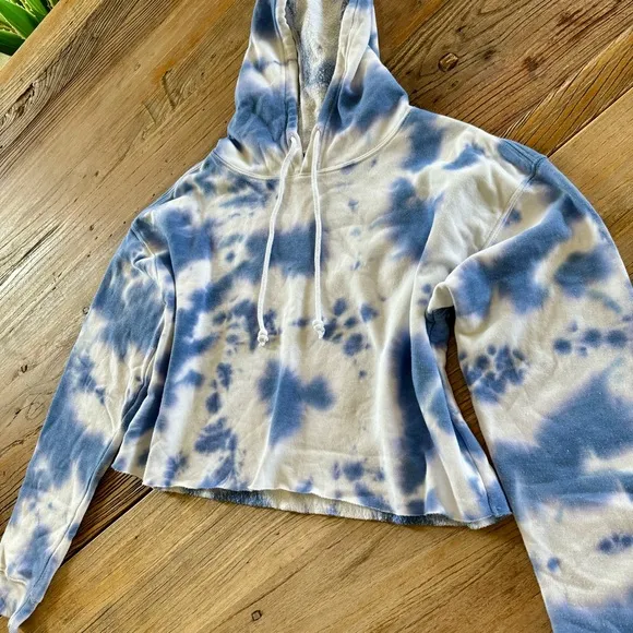 Blue and White Tie Dye Sweater Hoodie Sz Medium.