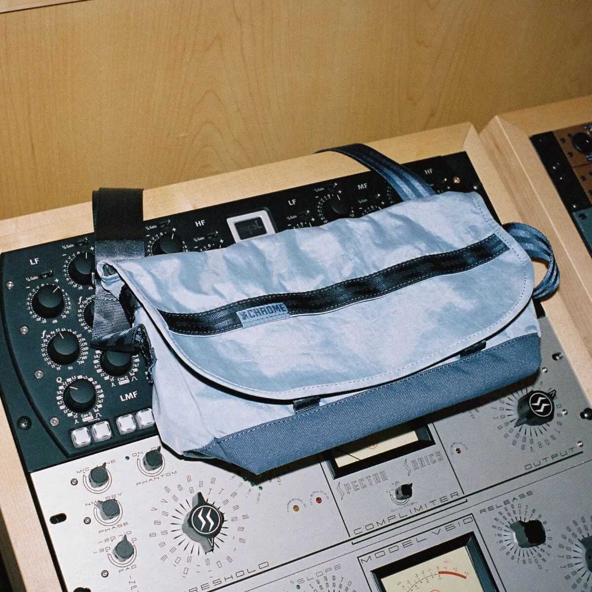 COURIER FLAP MSNGR 6L