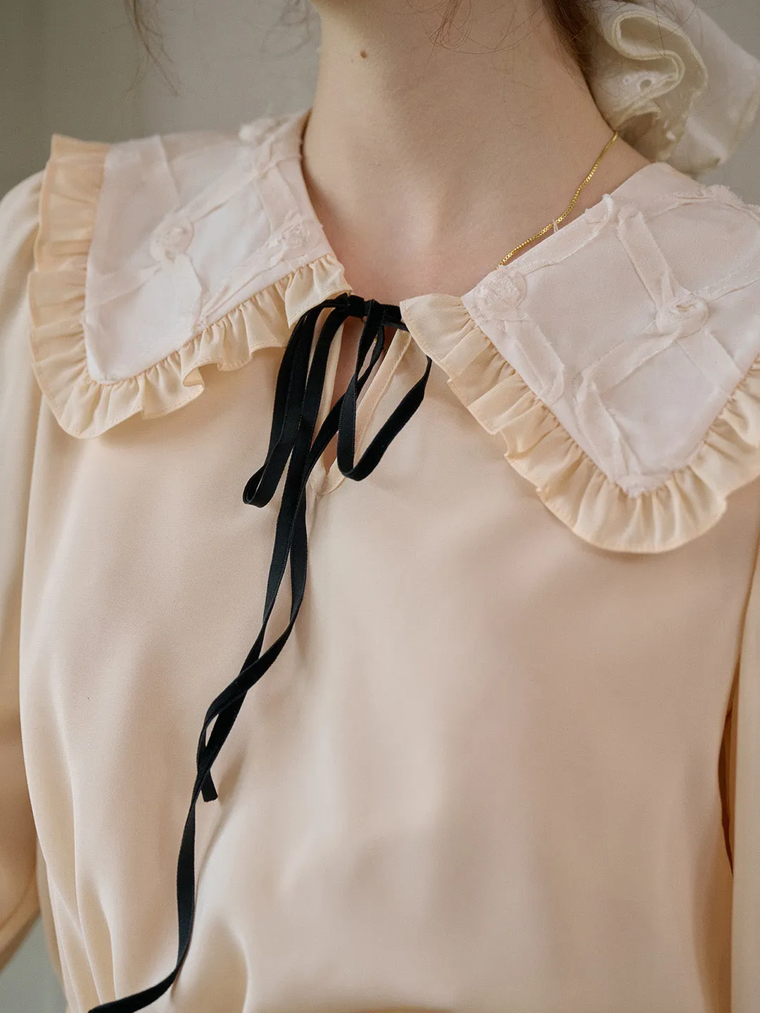 【Final Sale】Jolie Doll Collar Contrasting Lace-up Pleated Blouse