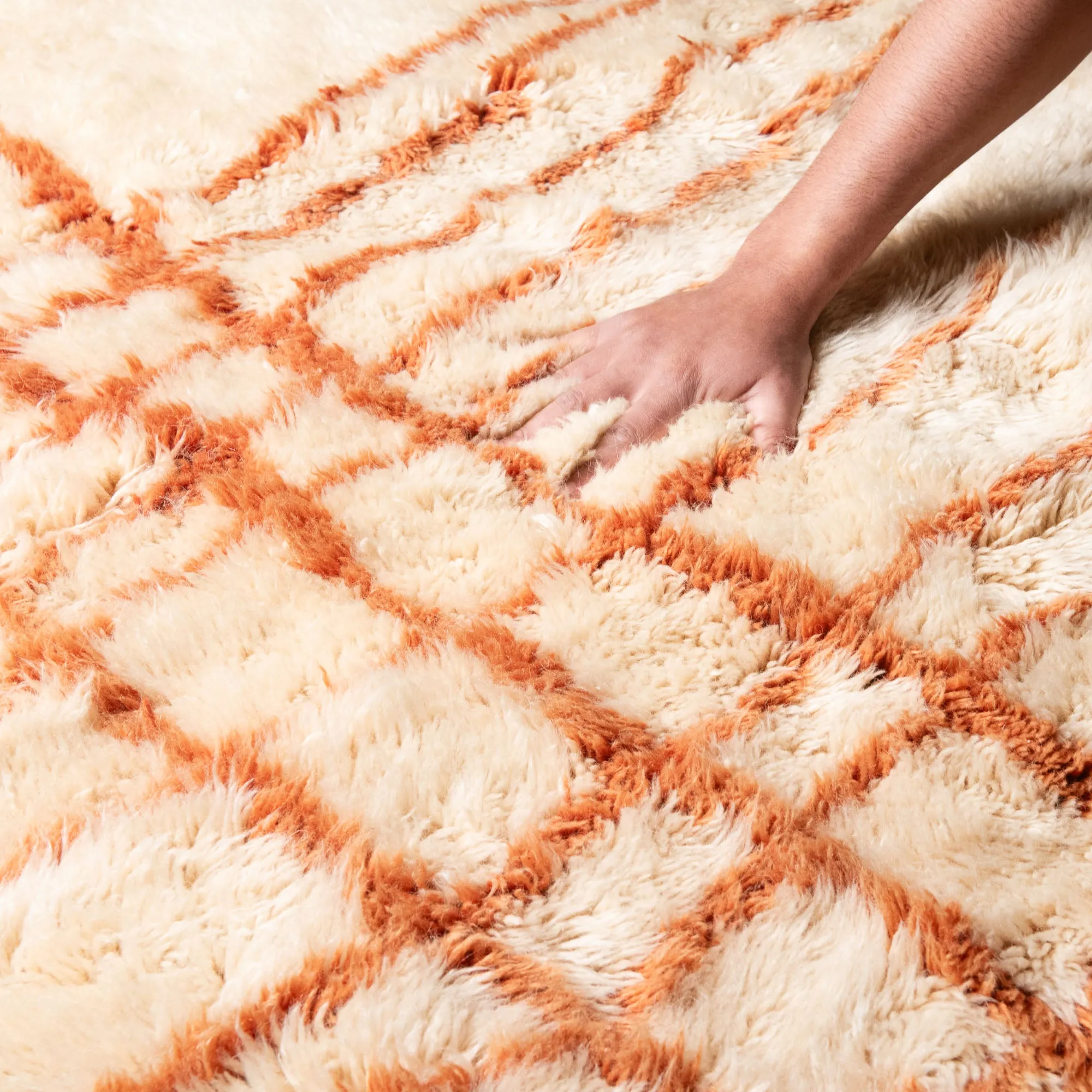 Henna Threads - luxury beni mrirt rug