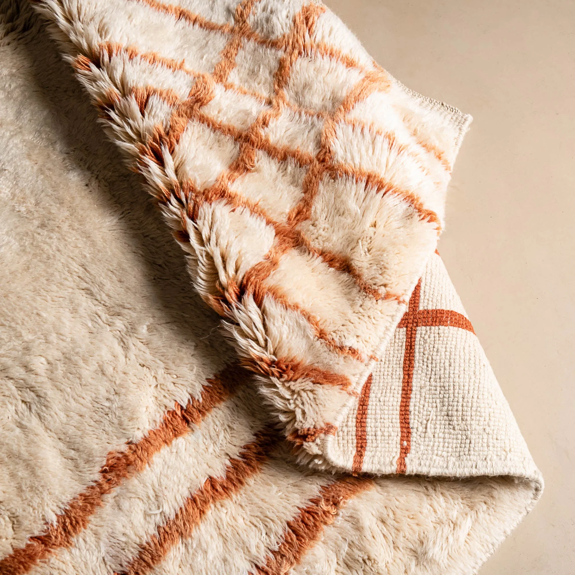 Henna Threads - luxury beni mrirt rug