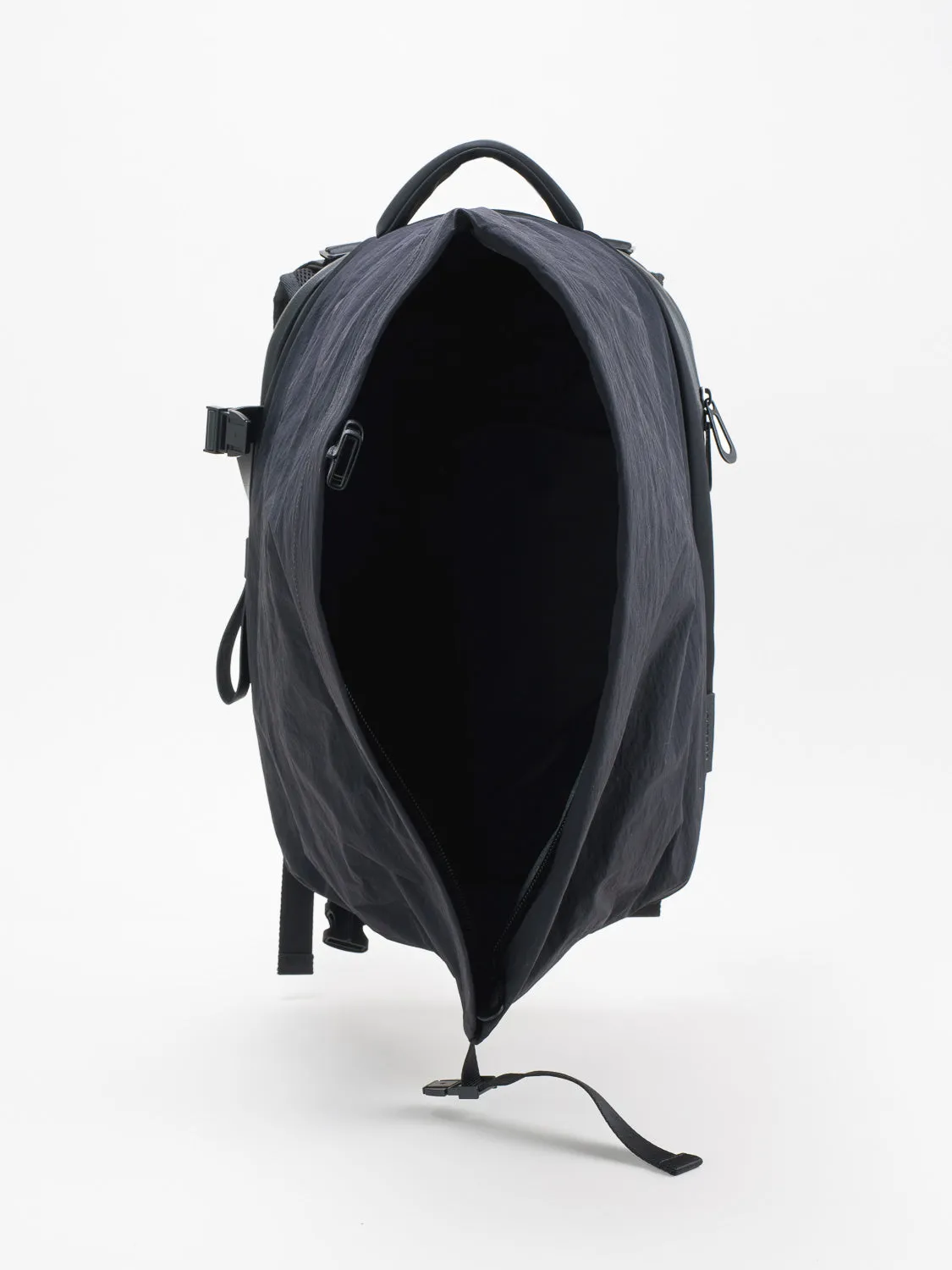 Isar M Komatsu Onibegie Nylon Black