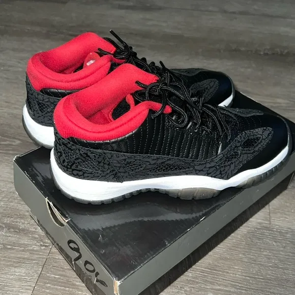 Jordan 11 Retro Low Size 4.5Y