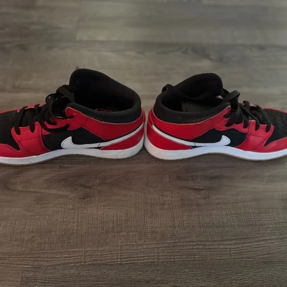 Jordan Retro 1 Black/White/Red