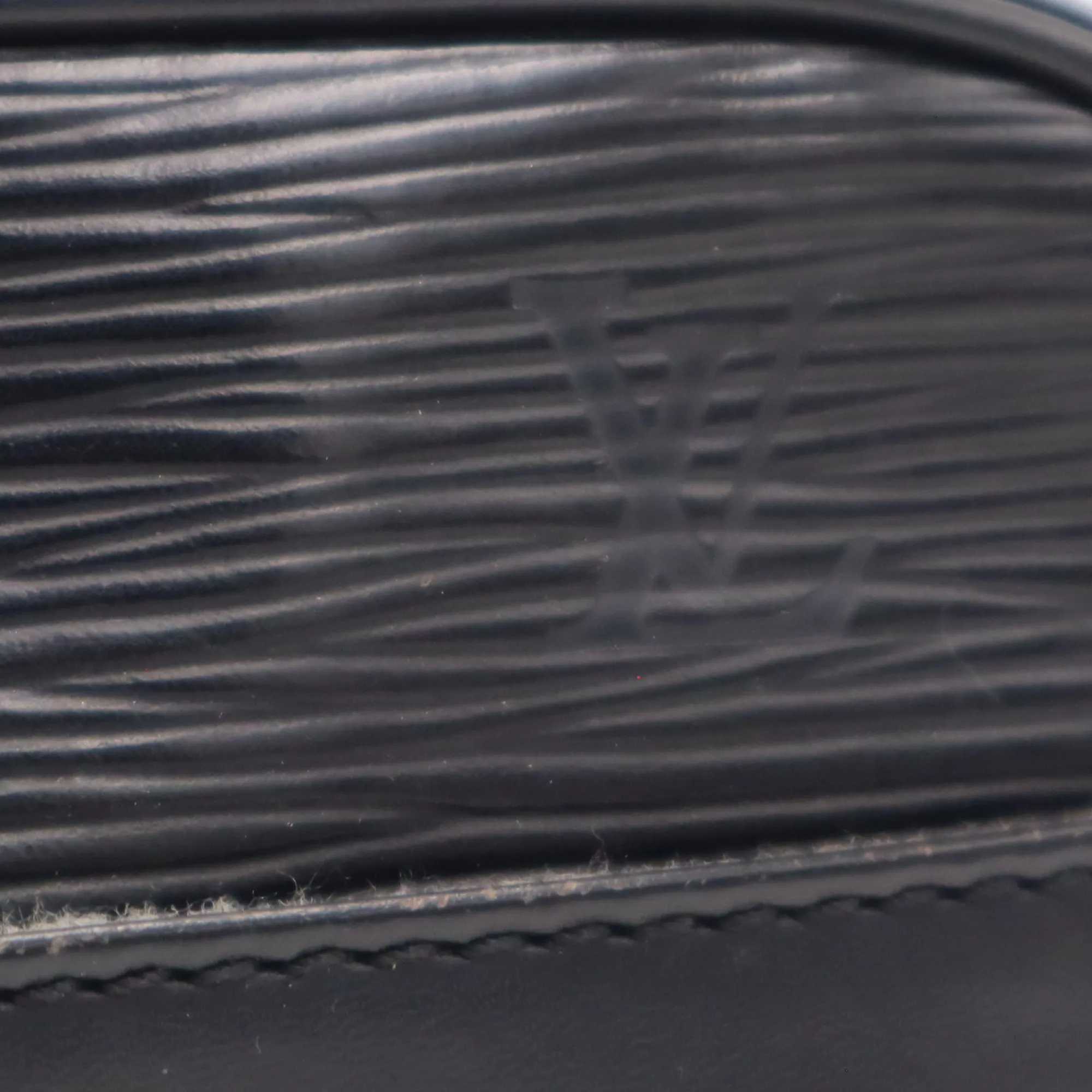 Louis Vuitton Epi Trocadero 24 Crossbody Bag MI0943