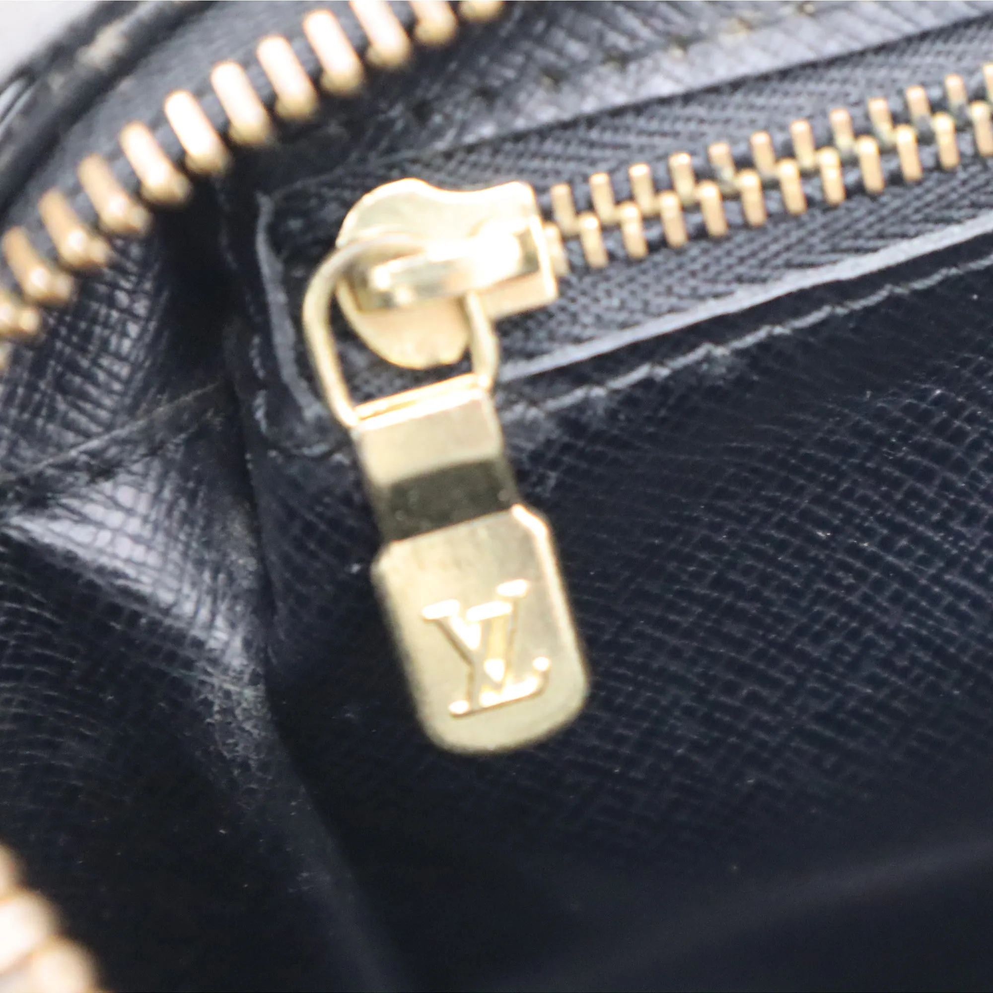 Louis Vuitton Epi Trocadero 24 Crossbody Bag MI0943