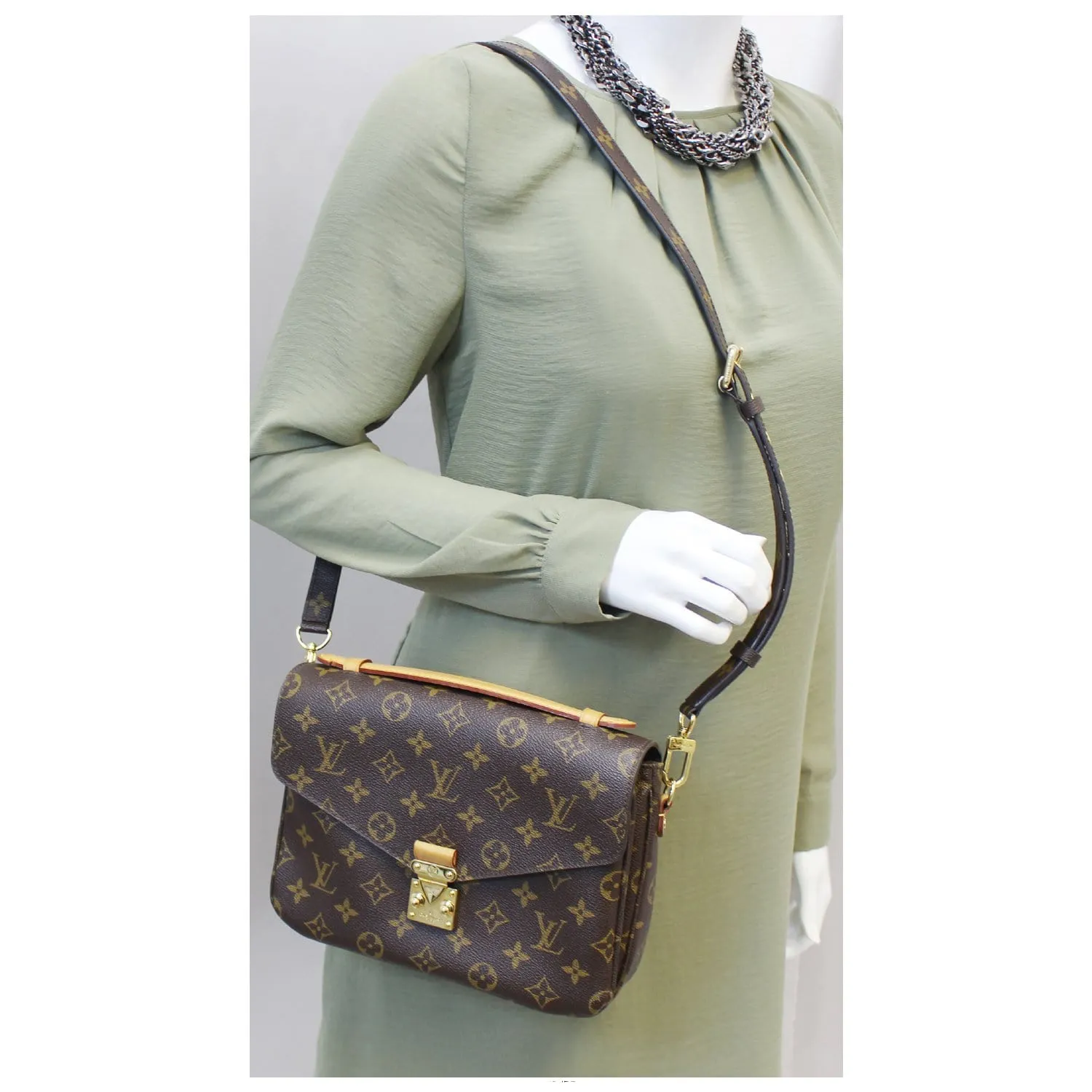 LOUIS VUITTON Metis Pochette Monogram Canvas Crossbody Bag
