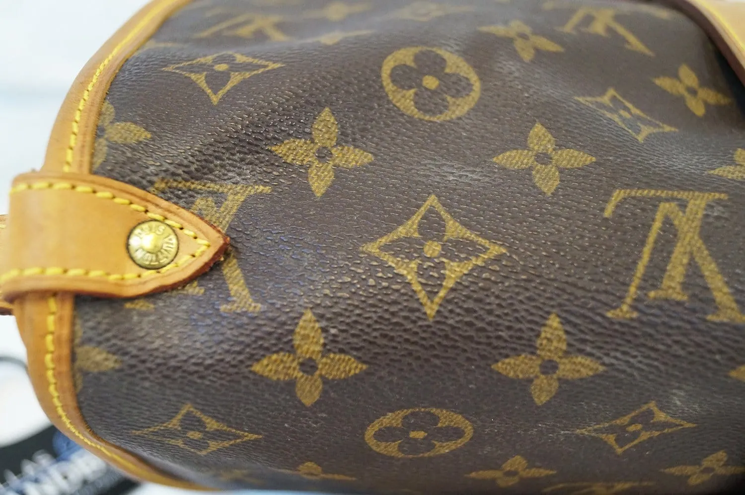 LOUIS VUITTON Monogram Canvas Saumur 30 Messenger Bag