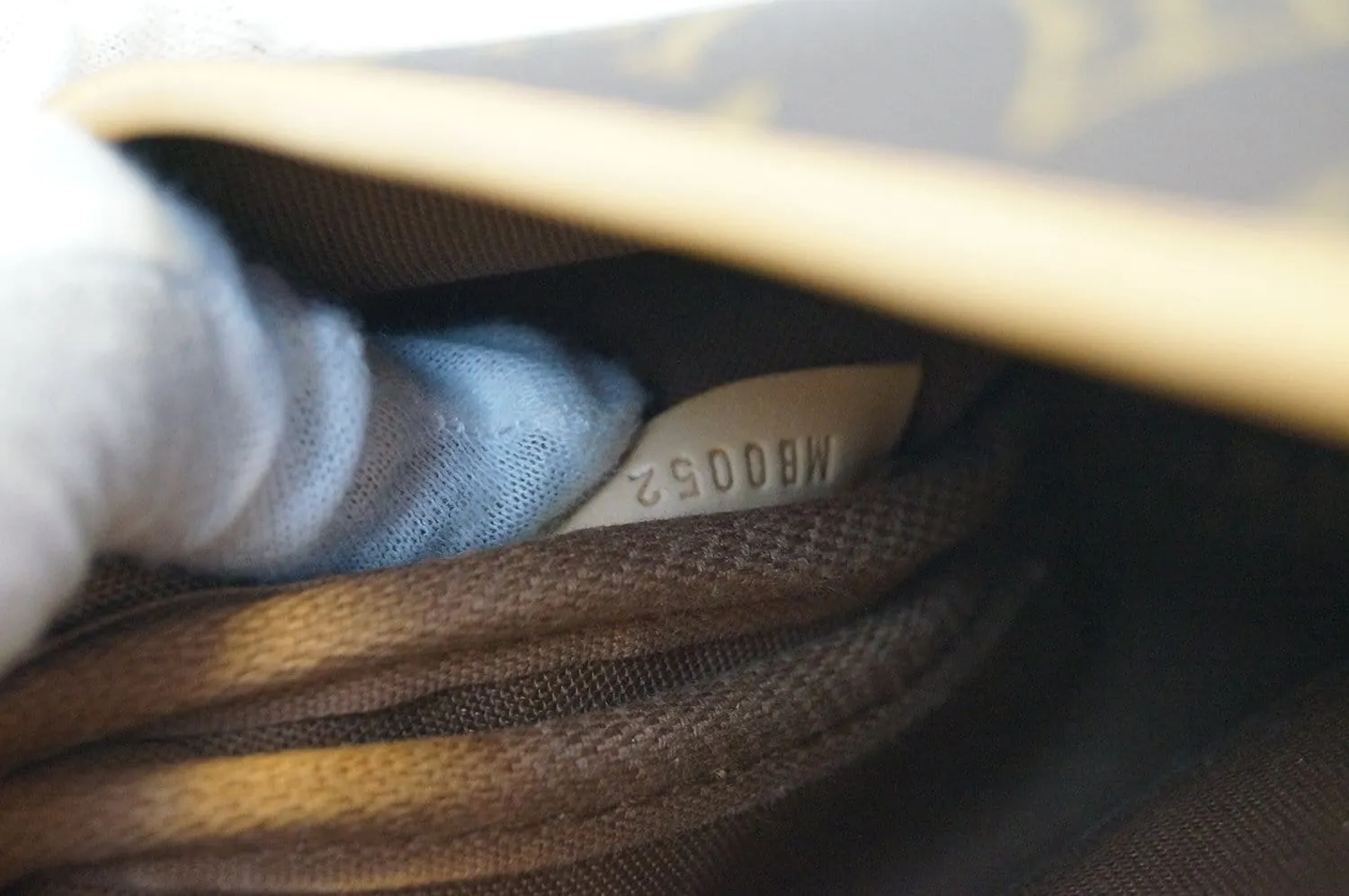 LOUIS VUITTON Monogram Canvas Saumur 30 Messenger Bag