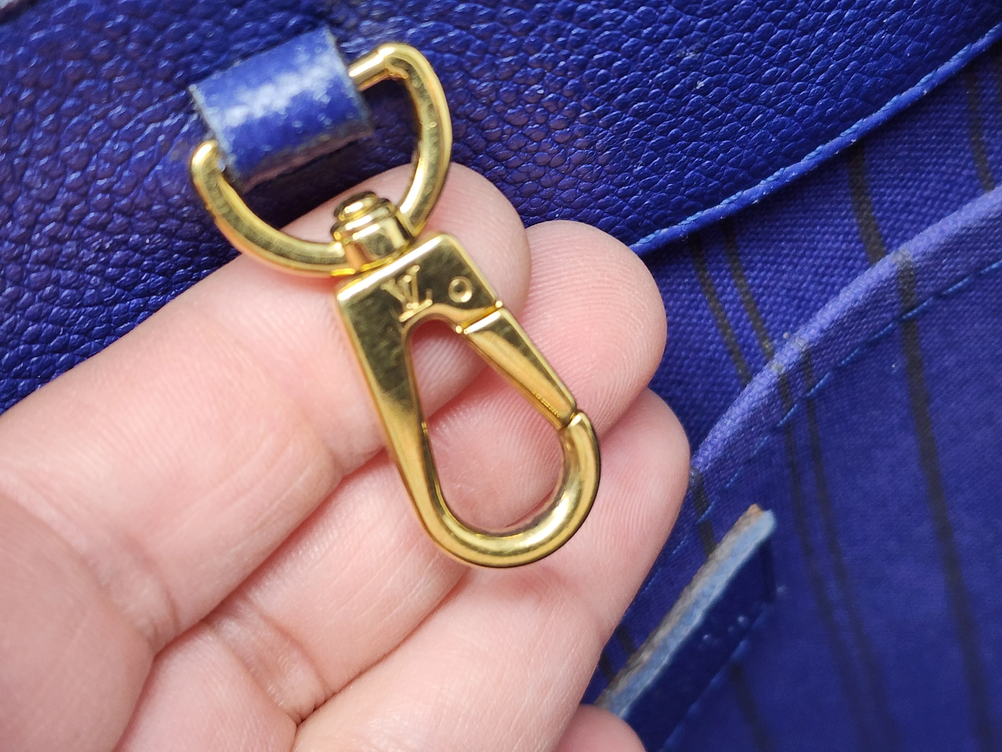 LOUIS VUITTON MONTAIGNE MM, CELESTE BLUE EMPREINTE