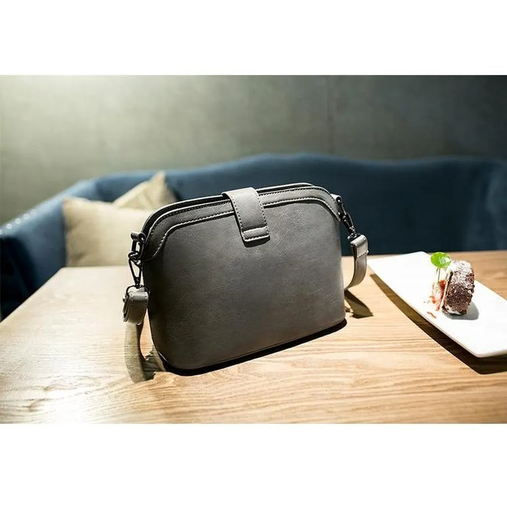 <bold>Messenger / Crossbody Bag  <br>Vegan-Leather