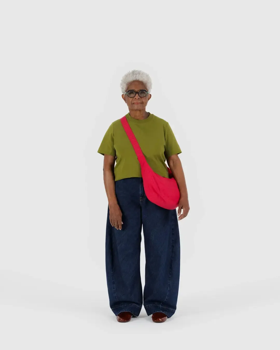 Medium Nylon Crescent Bag Candy Apple | Baggu