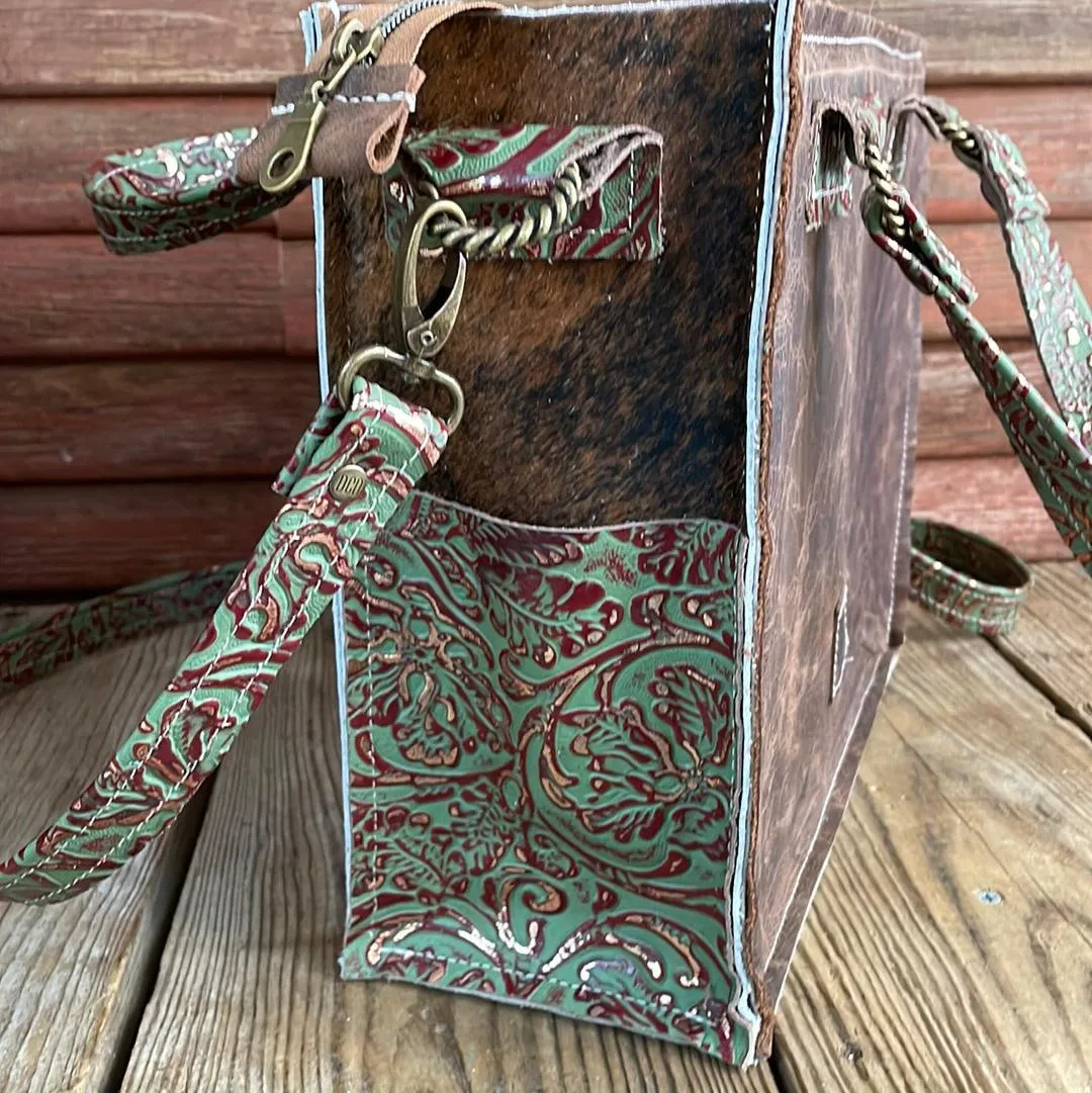 Minnie Pearl - Dark Brindle w/ Cucumber Melon Tool