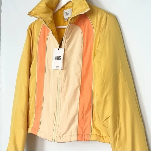 NWT BDG Urban Outfitters Retro Puffer  Jacket Coat  Semi Cropped Yellow Medium