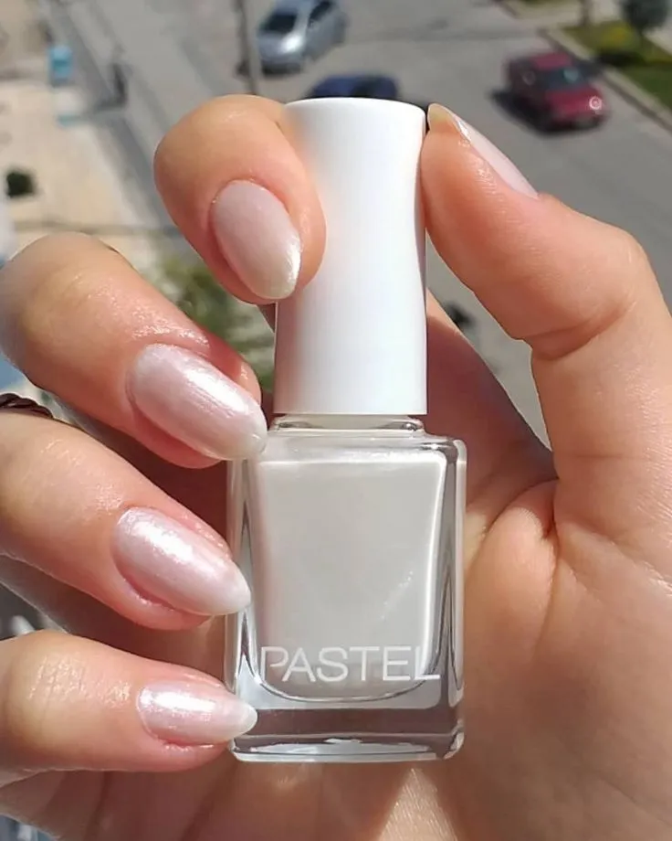 Pastel nail polish - 02