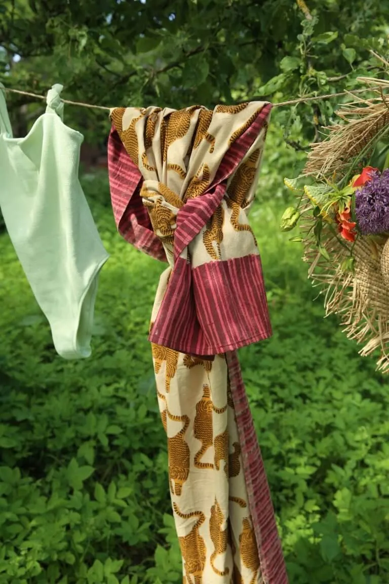 Powder Tiger Single Throw in Tote bag