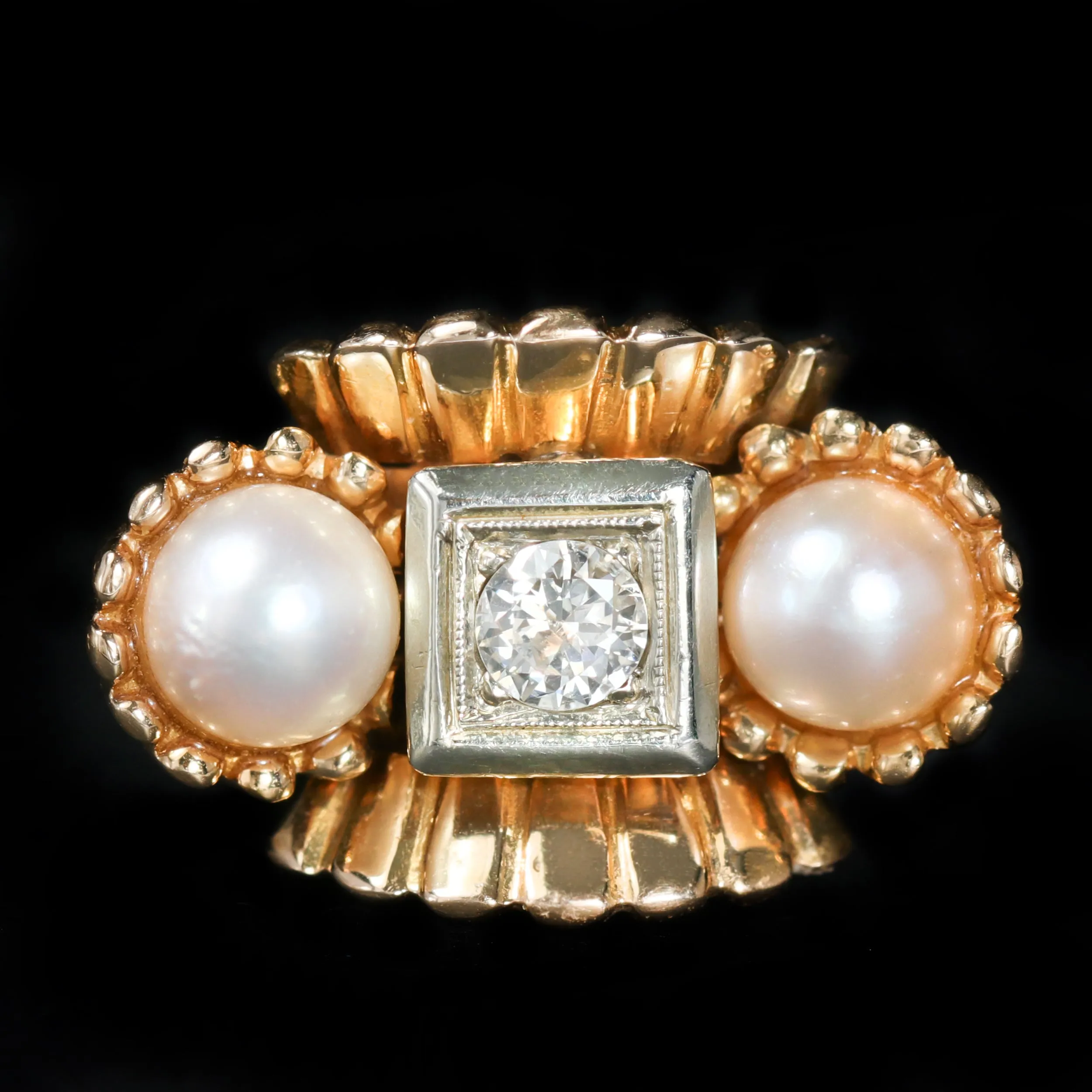 Retro 18K Yellow Gold 0.20 Carat Diamond & Pearl Ring