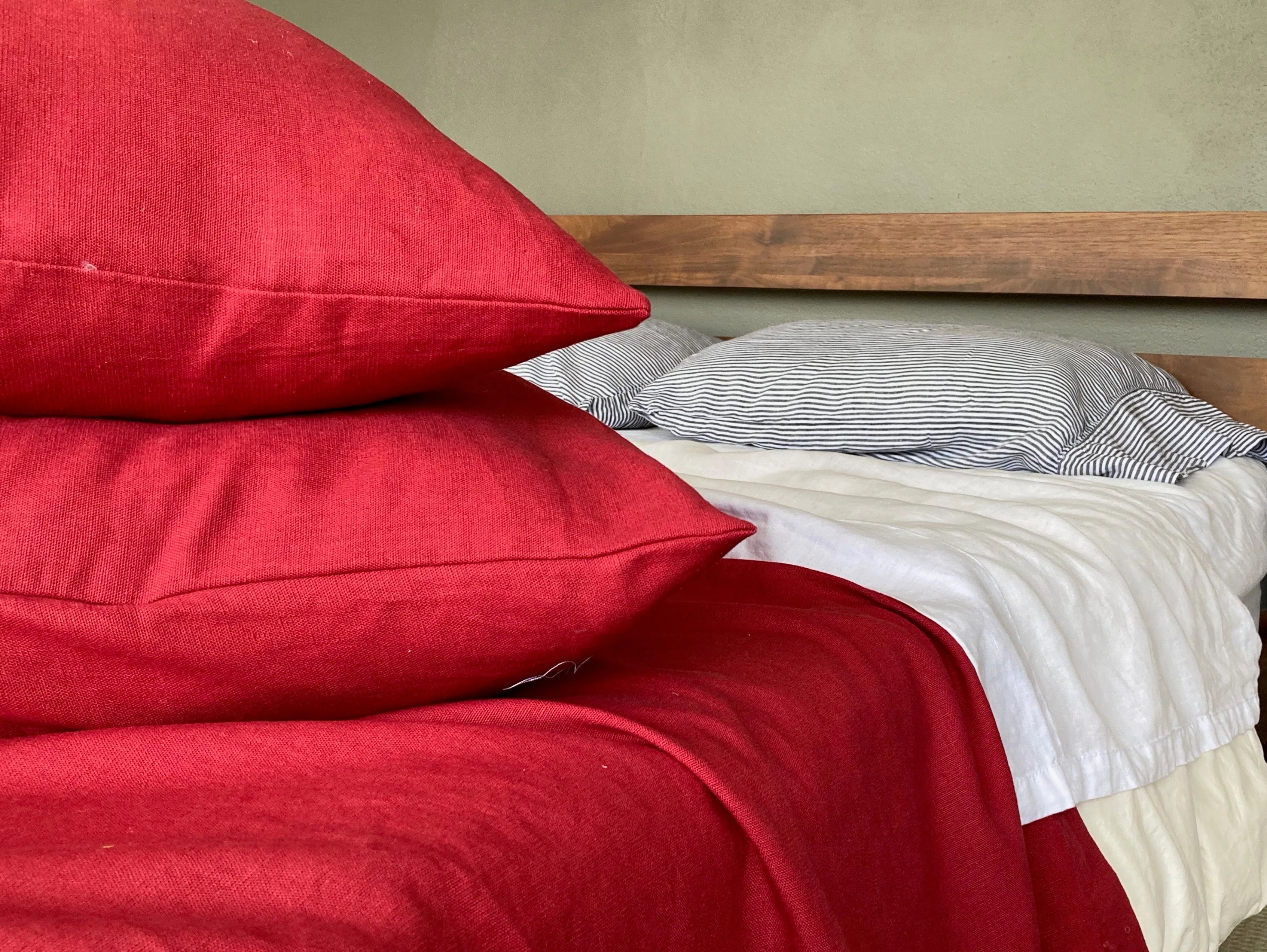 Runyon Queen Duvet Plum Sample
