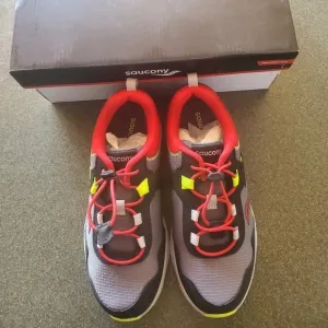 Saucony Wind Shield Water Repellant 3.0 Sz. 3 Athletic Shoes