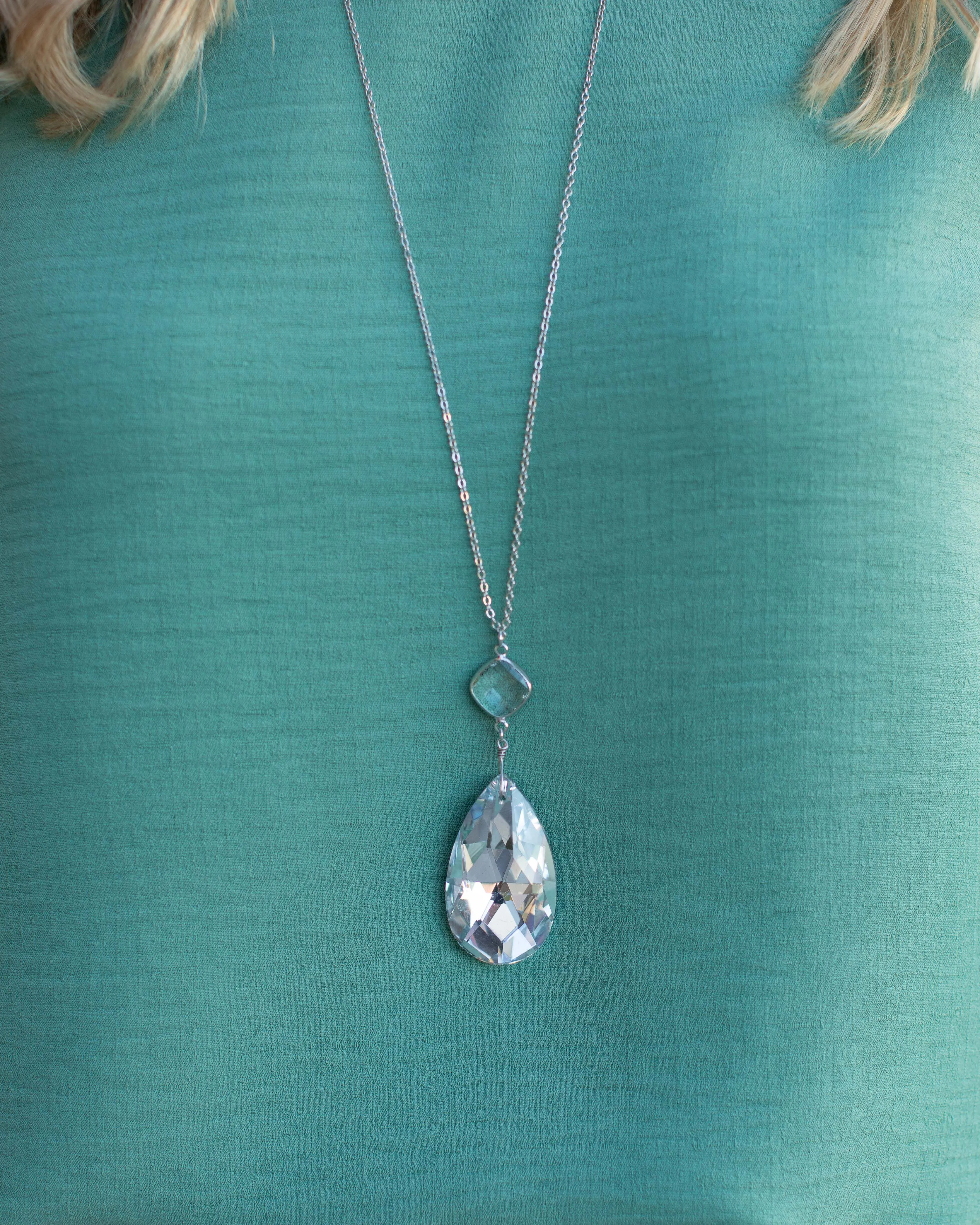 SOPHIA LONG TEARDROP PENDANT NECKLACE - 2 COLORS