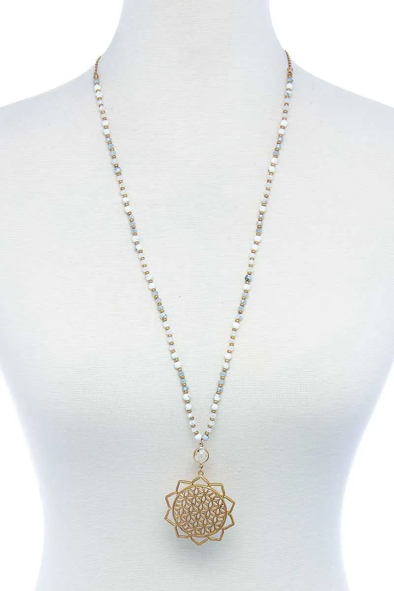 Stylish Sunflower Pendant Beaded Necklace